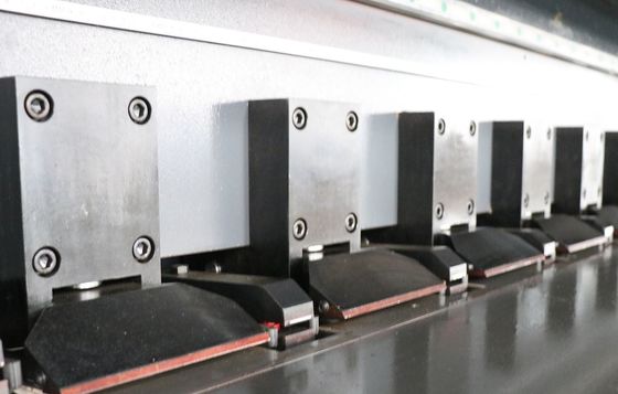 ورق فلز CNC دستگاه برش 1250x6000Mm ، UV عمودی V دستگاه شیار 0.4 میلی متر